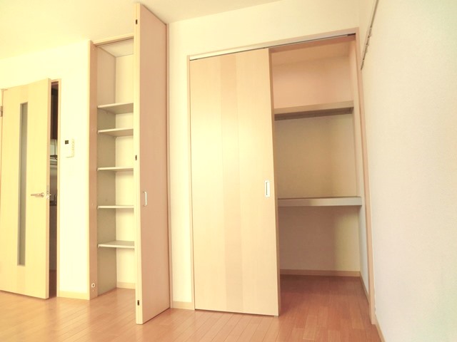 Receipt.  ☆ Plenty of storage ・ There is a walk-in closet ☆