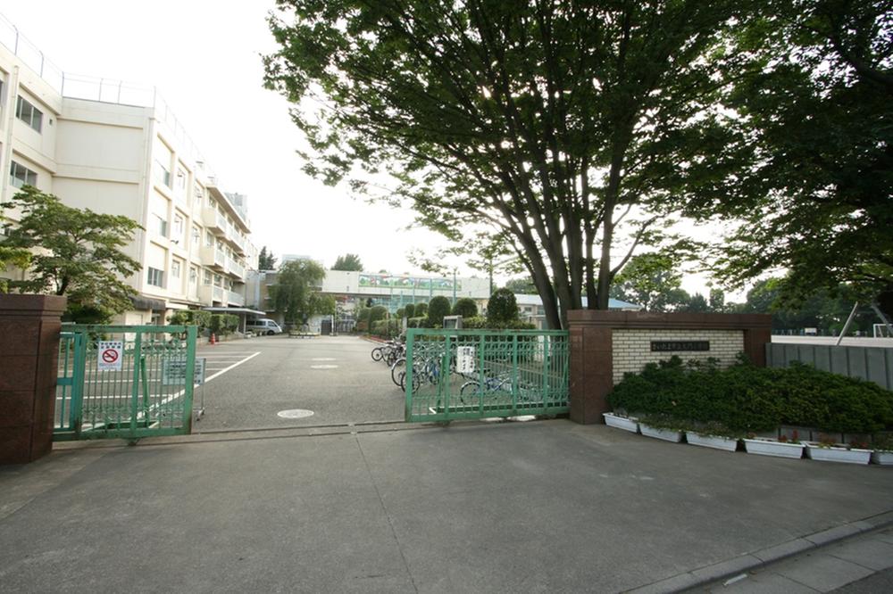 Primary school. 909m until the Saitama Municipal Daimon Elementary School