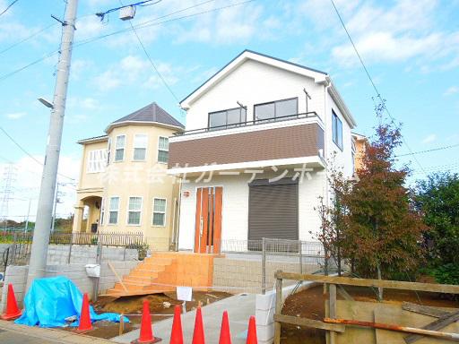 Local appearance photo. Station 15-minute walk ・ Good location popular counter kitchen of Tsuzukiai Western-style is attractive same day your tour Allowed parallel two spacious car space in the popularity of readjustment land