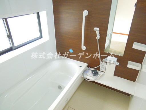 Bathroom. Station 15-minute walk ・ Good location popular counter kitchen of Tsuzukiai Western-style is attractive same day your tour Allowed parallel two spacious car space in the popularity of readjustment land