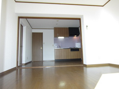 Living and room. Convenient floor plan, which can also be used as 2LDK