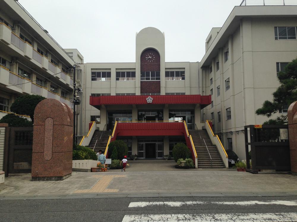 Primary school. 205m until the Saitama Municipal Omaki Elementary School