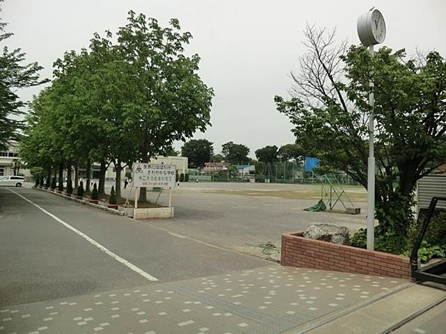 Junior high school. 2258m until the Saitama Municipal Misono Junior High School