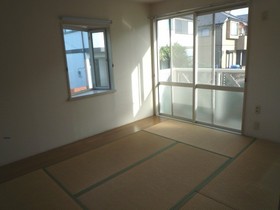 Living and room. And replacement tenants at the tatami mat