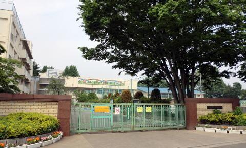 Primary school. 909m until the Saitama Municipal Daimon Elementary School