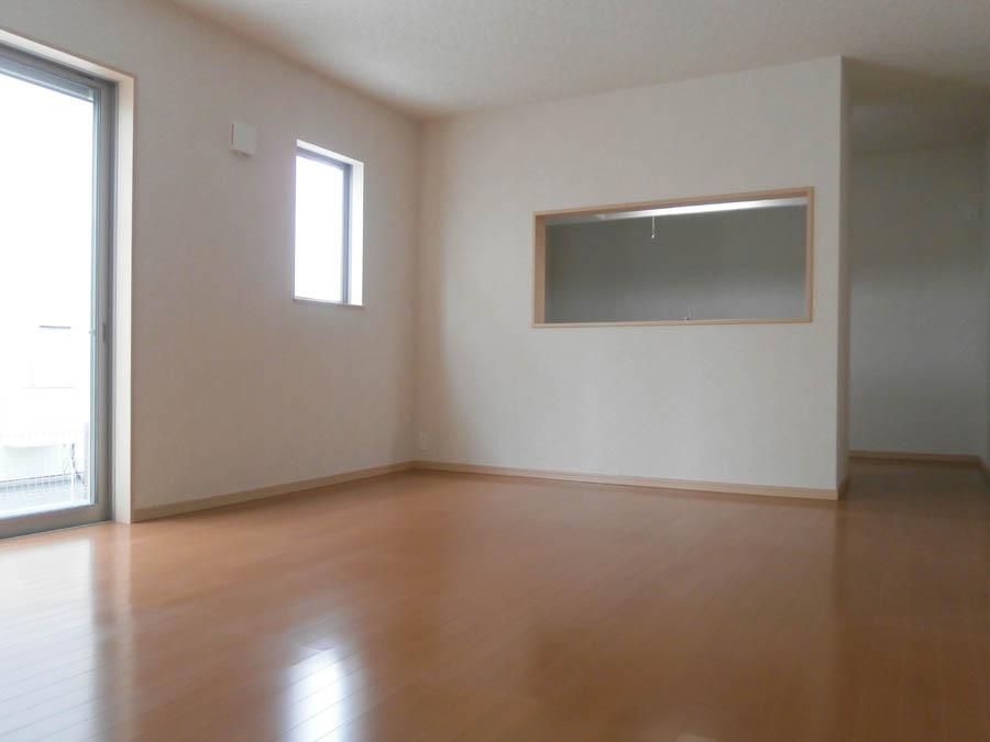 Living. Was building completed. Such as the actual image from per yang, We have to wait all the time so you can see directly.
