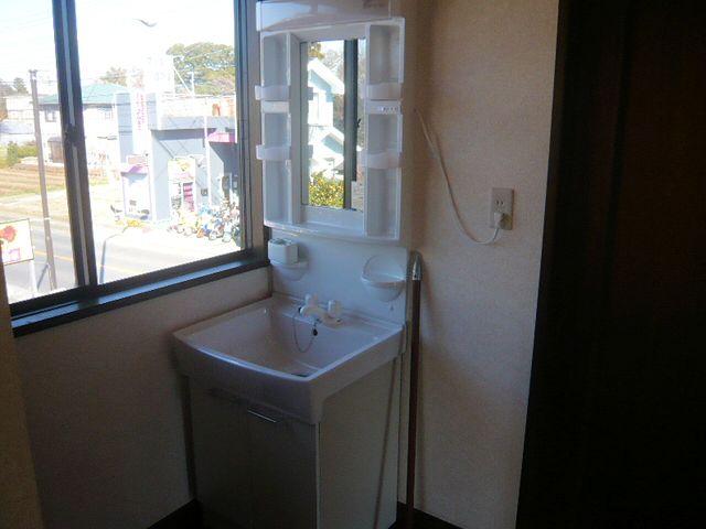 Wash basin, toilet. Second floor of the vanity unit