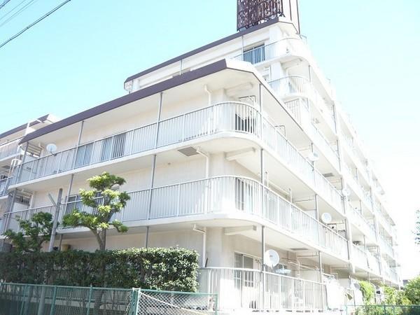 Local appearance photo. Facing south, Good per sun is attractive. Located in a quiet residential area.