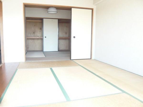 Non-living room. And 7 Pledge of Japanese-style room, Is its back 4.5 Pledge of Japanese-style room.