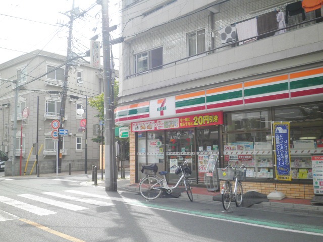 Convenience store. Seven-Eleven Minami Urawa 3-chome up (convenience store) 800m