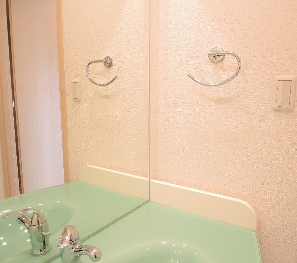 Wash basin, toilet. Fashionable somewhere easy-to-use towel hanger