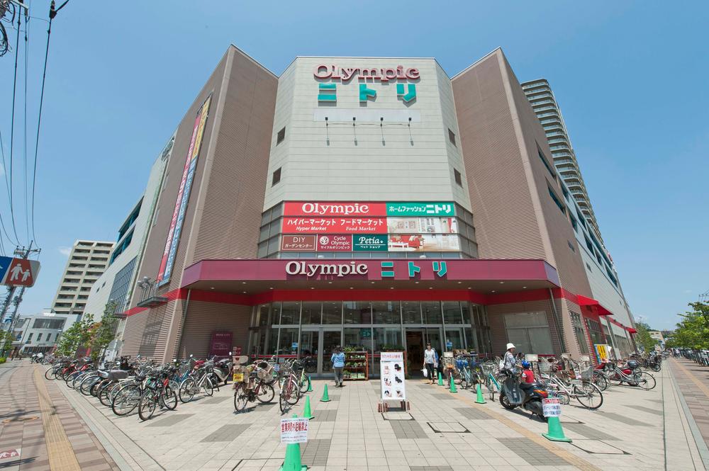 Shopping centre. 1200m major market to Muse City Shopping Square "Olympic", "Nitori" of furniture, Complex, such as "Konami" of Fitness, In addition it also contains medical mall across the country's largest, Internal medicine ・ Surgery ・ Can practice pediatrics, and more at one of the facilities. 
