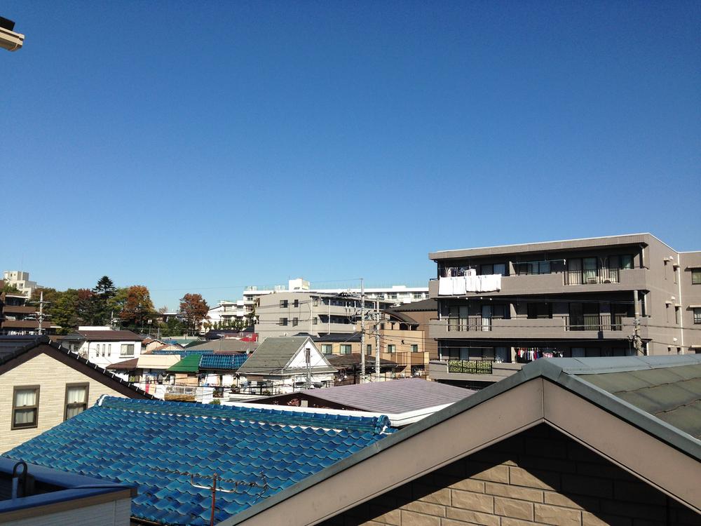 View photos from the dwelling unit. View from local (2013 November shooting) quiet cityscape views, No tall buildings around, Pleasant light of the south wind and the day blowing through. Minami Urawa elementary school of a 4-minute walk can also overlook. 