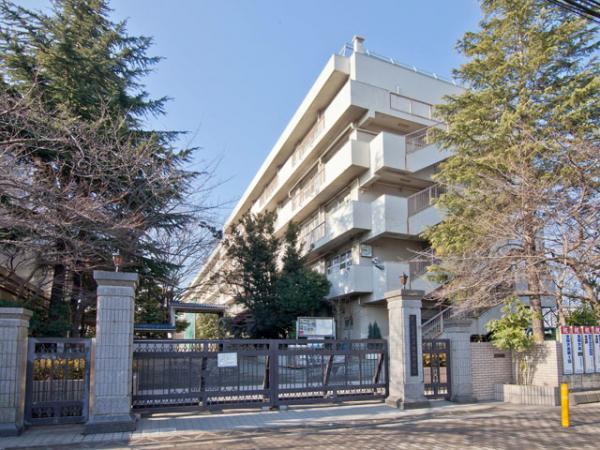 Junior high school. 880m until Tajima junior high school