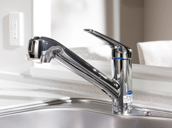 Kitchen.  [Water purifier integrated shower faucet] Faucet hand shower that was integrally water purifier and single-lever faucet.