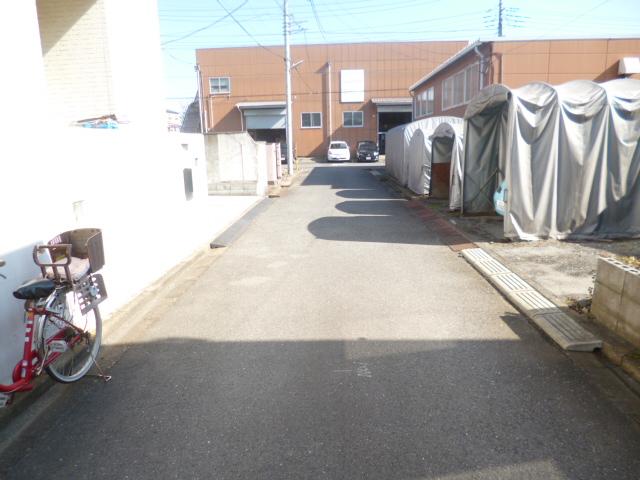 Local photos, including front road.  ☆ A quiet residential area ☆  Local (11 May 2013) Shooting