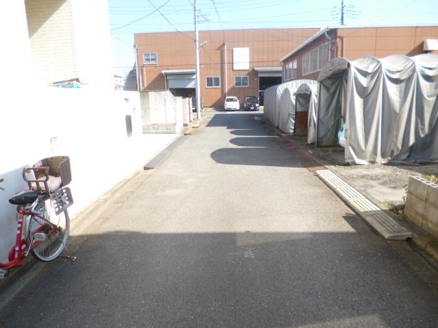 Local photos, including front road. ☆ A quiet residential area ☆ Local (11 May 2013) Shooting