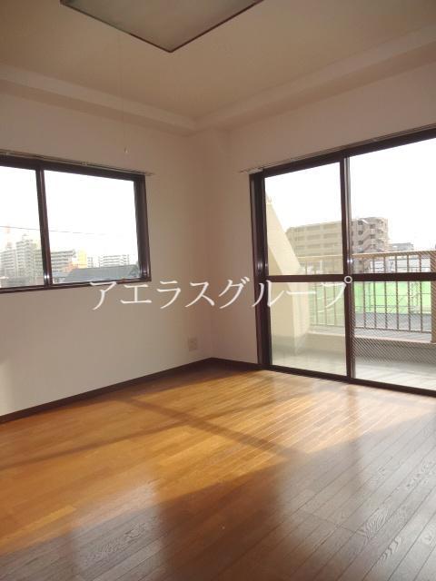 Living and room. 7.5 tatami of Western-style Bright is