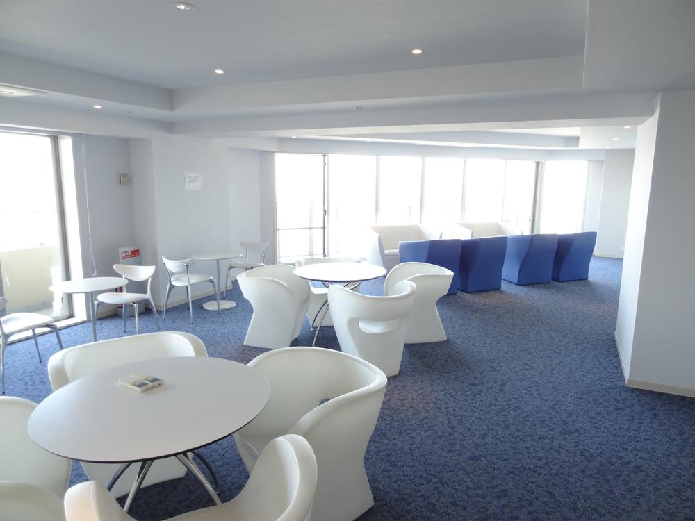 Other common areas. Sky Lounge, which is used as a communication of the place and the relaxation of a relaxing place between residents while enjoying the view.