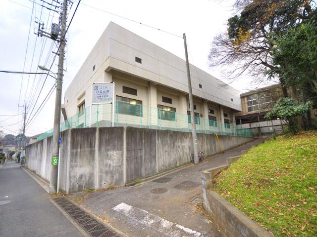 Junior high school. Shirahata 860m until junior high school