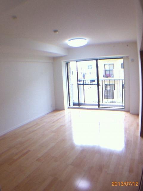 Living. Local (July 2013) Shooting