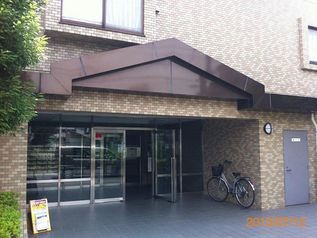 Entrance. Common areas