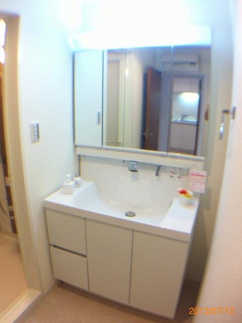 Wash basin, toilet. Local (July 2013) Shooting