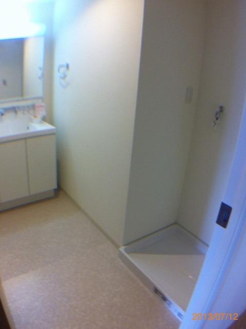 Wash basin, toilet. Local (July 2013) Shooting