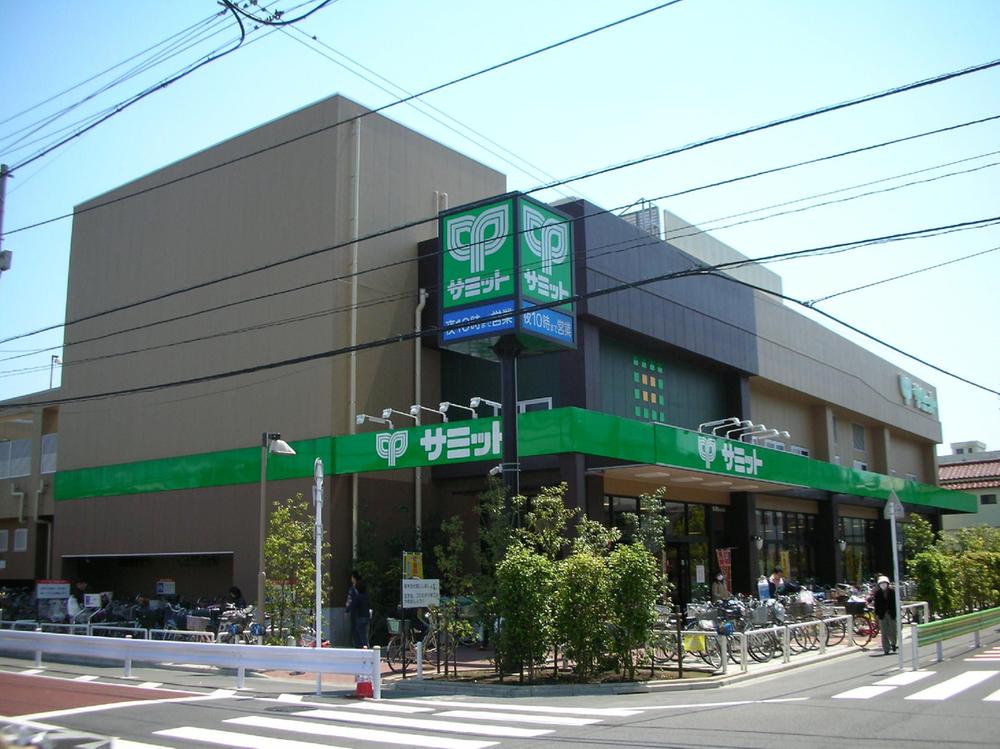 Supermarket. 768m until the Summit store image is an image.