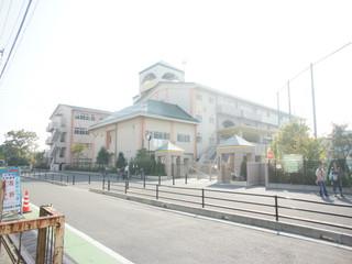 Primary school. 118m to Saitama City Tsujiminami Elementary School