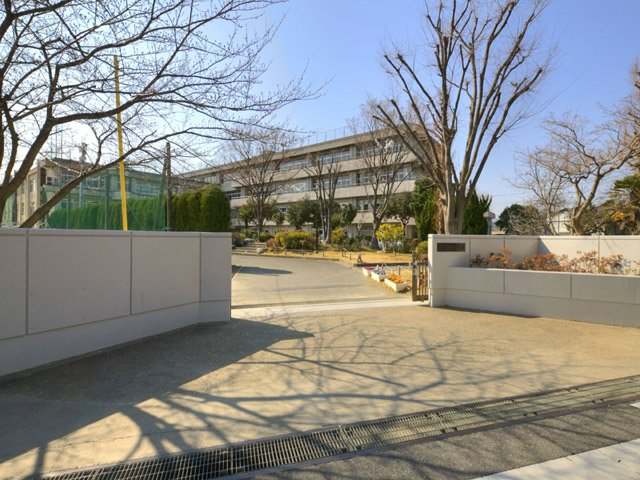 Junior high school. Warabishiritsu second junior high school (junior high school) up to 1029m