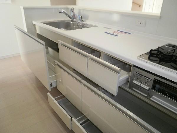 Kitchen. Storage is also rich! ! !