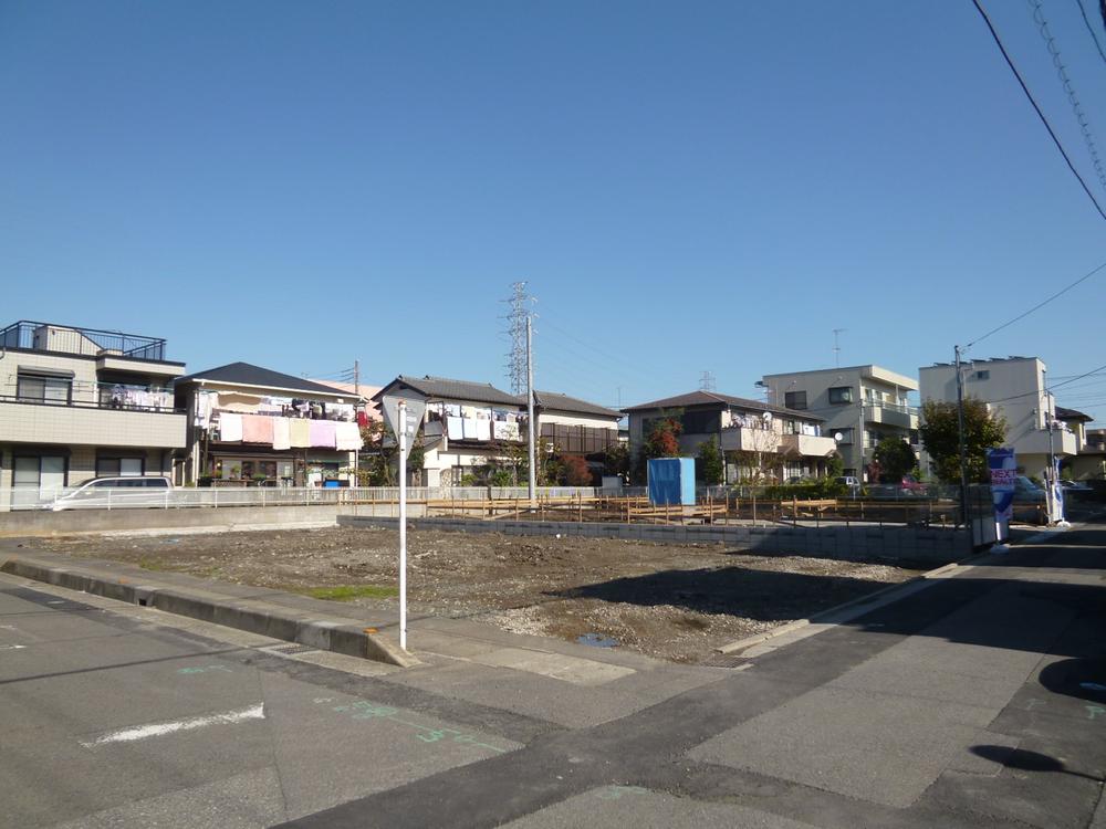 Local photos, including front road. Local (11 May 2013) Shooting