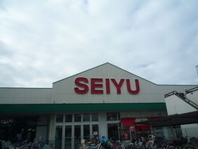 Supermarket. Seiyu to (super) 610m