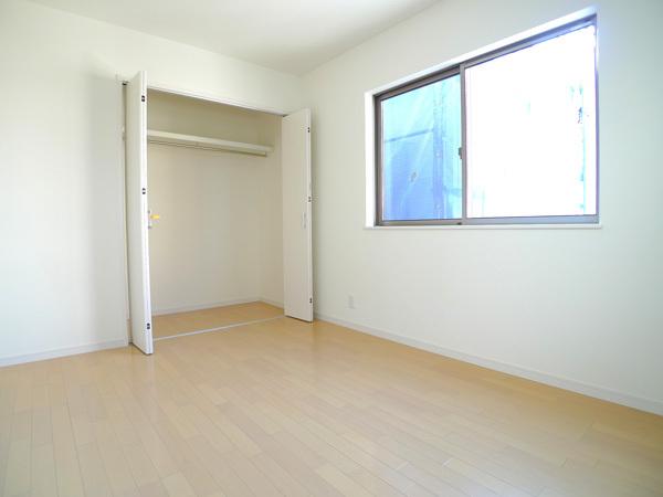 Non-living room. All window glazing use All room TV ・ Air-conditioned wiring