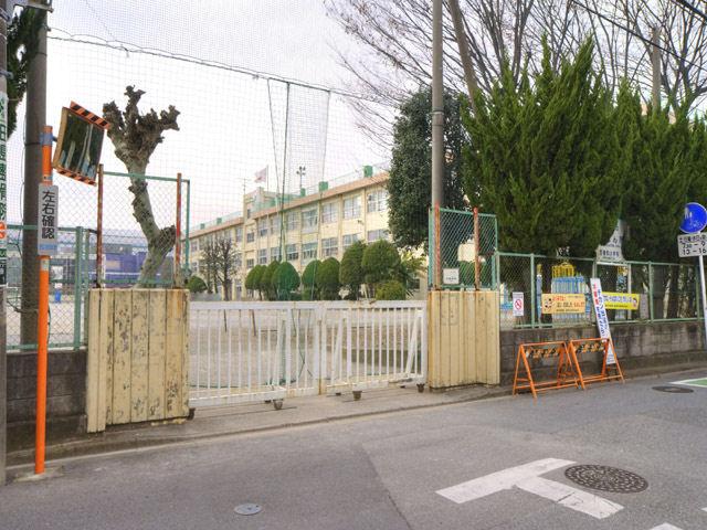 Primary school. 1200m to the west Urawa elementary school