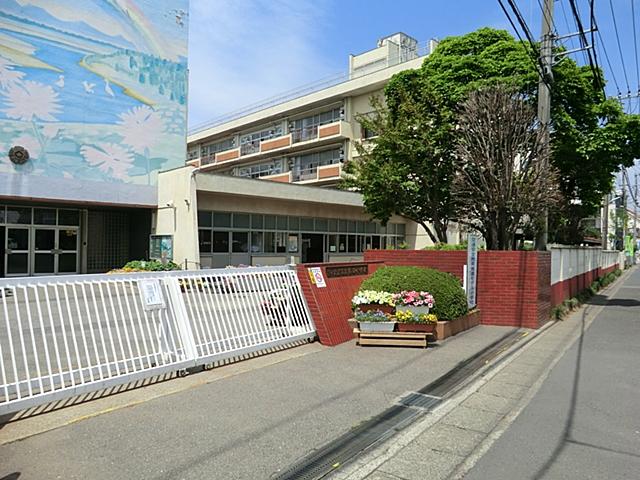 Primary school. Saitama City Tanida to elementary school 400m