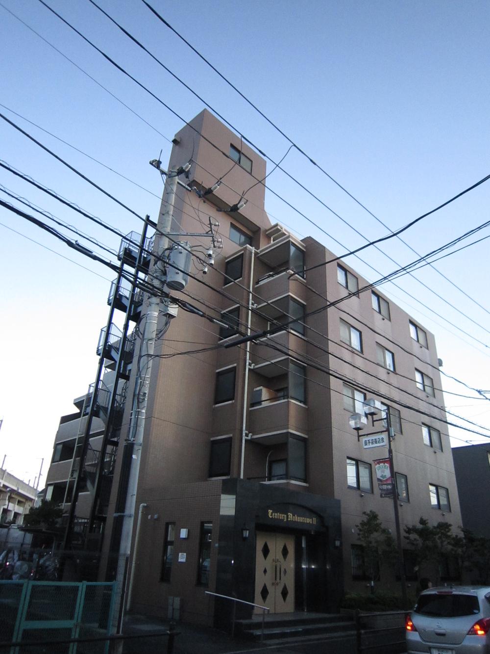 Local appearance photo. Local (11 May 2013) Shooting