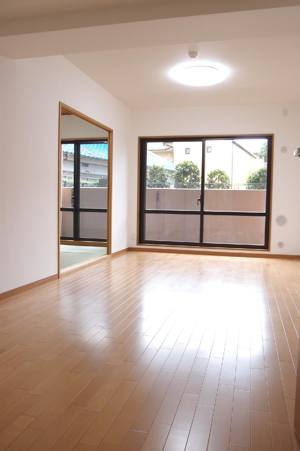 Living. LD (1 January 2014) Shooting