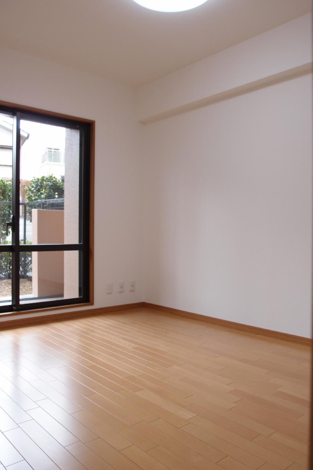 Non-living room. About 6 tatami Western-style (January 2014) Shooting