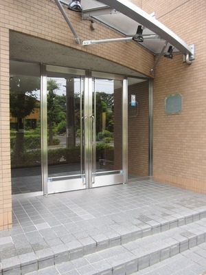 Entrance. Minami Urawa 3-minute walk