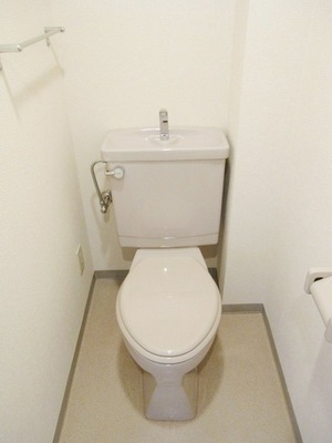 Toilet. Of depth is a spacious toilet ☆