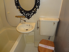 Toilet. 3-point unit type