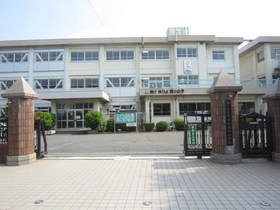 Primary school. 450m to the west Urawa elementary school (elementary school)