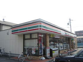 Convenience store. 600m to Seven-Eleven (convenience store)