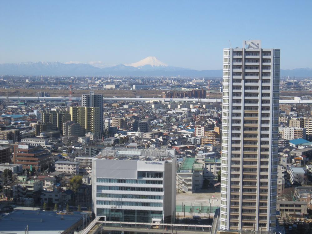 View photos from the dwelling unit. Local (10 May 2013) Shooting