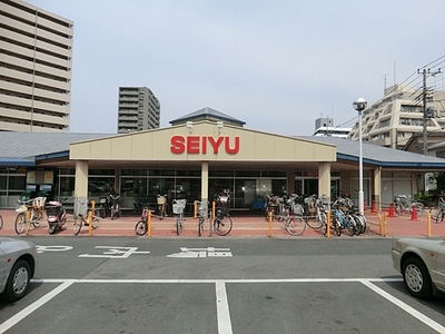 Supermarket. Seiyu to (super) 500m