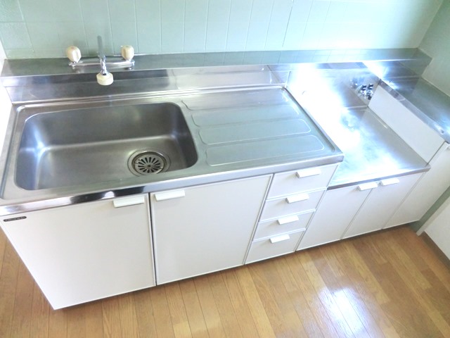 Kitchen. It has a gas stove correspondence