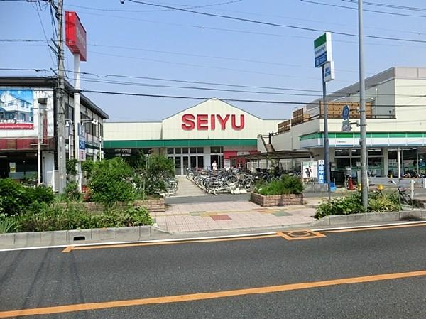 Supermarket. 650m to Urawa store in Seiyu