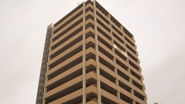 Local appearance photo. "Former condominium main Recruit Cosmos"